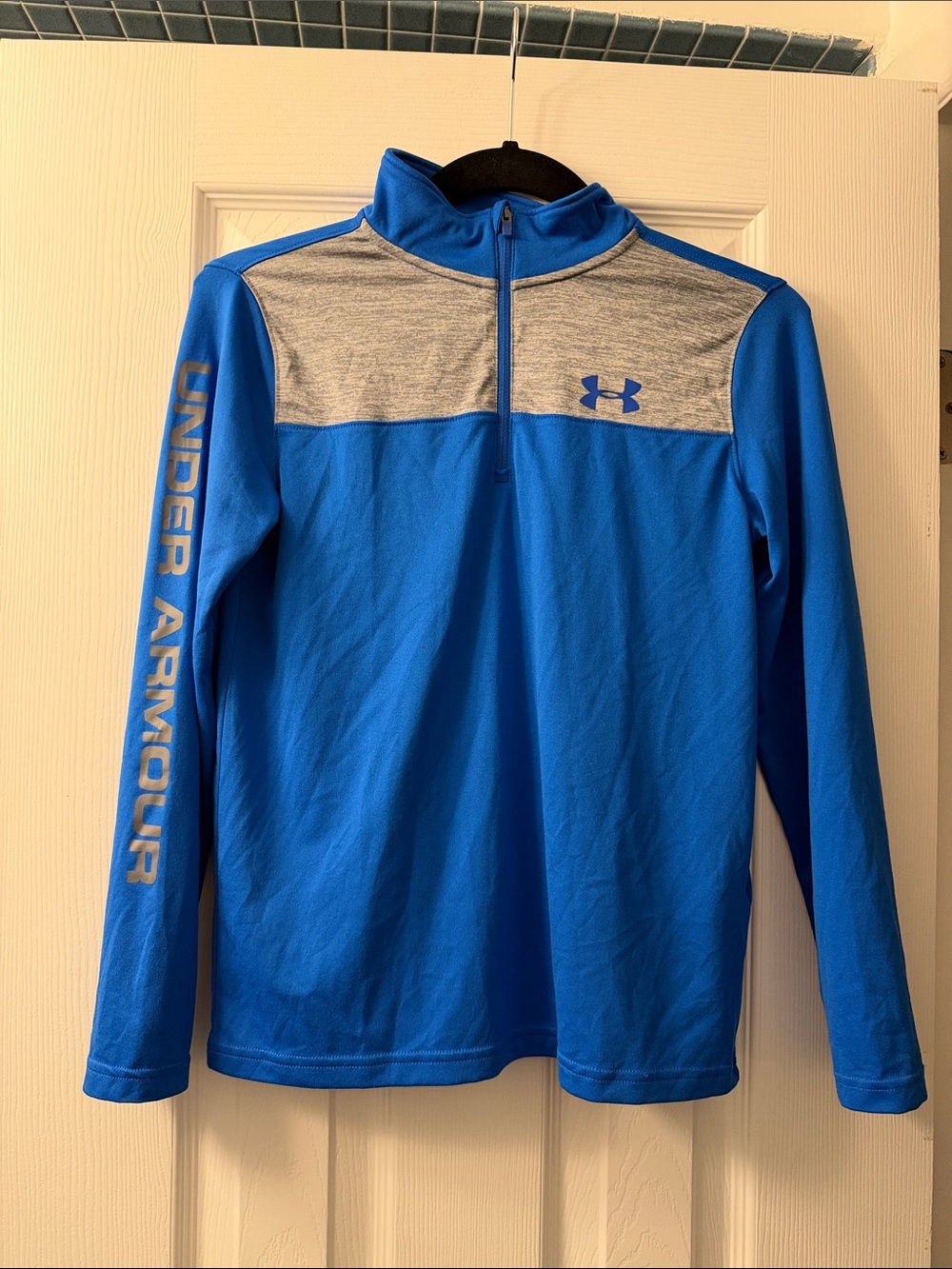 Under Armour Boys' Bright Blue & Gray Quarter-Zip Pullover size Medium